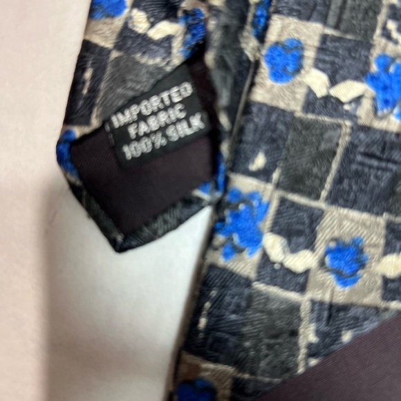 Geoffrey Beene 100% Silk Geometric Black and Blue Tie - Picture 2 of 3